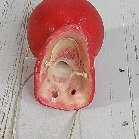 Vintage Red Rubber Clown Gag Nose Sqeeks when Squeezed Horror Killer Clown - Picture 6 of 15